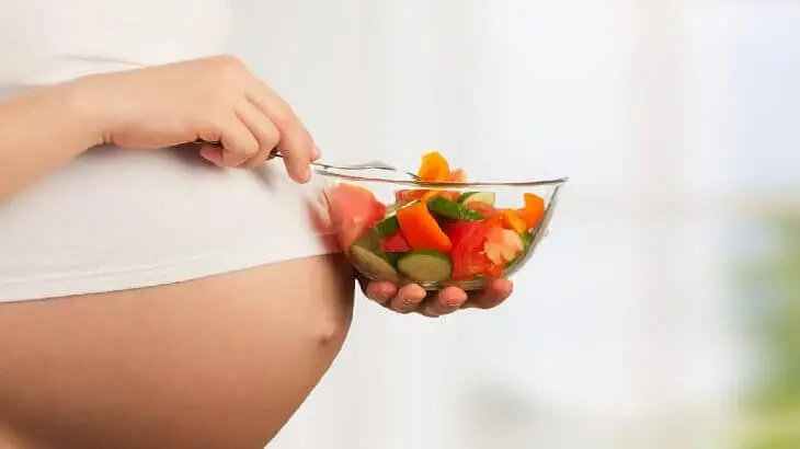 10 أطعمة غريبة لا تستطيع المرأة الحامل مقاومتها