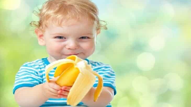 فوائد الموز وأضراره للاطفال