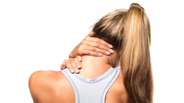 كيفية علاج الام الرقبة والكتف في المنزل