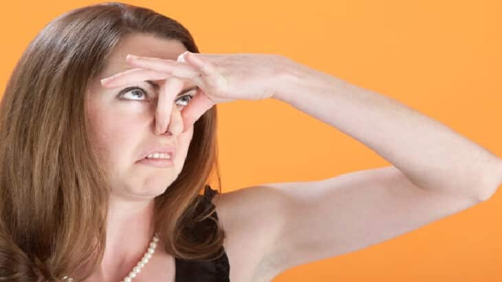 12 وصفة للتخلص من رائحة العرق الكريهة