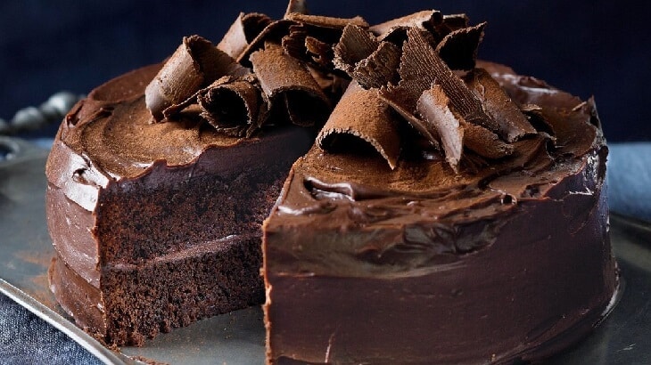 طريقة عمل الكيك بالشوكولاتة سهلة بالصور