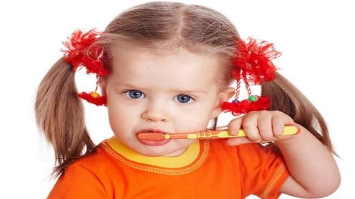 كيفية تعليم الطفل إستخدام فرشاة الأسنان