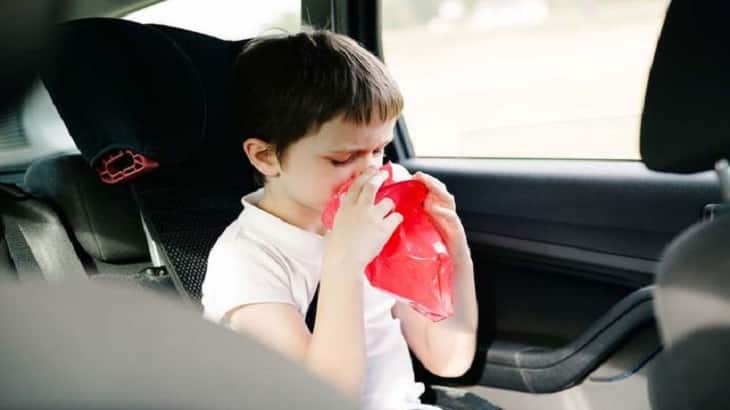 علاج القيء عند الأطفال بسبب البرد وأسبابه