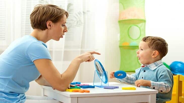 أسباب التلعثم في الكلام عند الأطفال