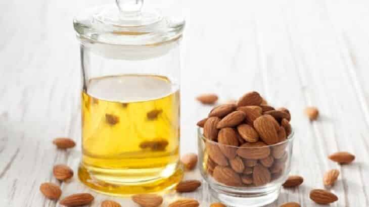فوائد زيت اللوز المر لتبييض البشره والمنطقه الحساسه