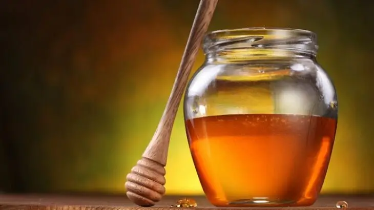 9 فوائد مذهلة للعسل الابيض للبشرة والشعر والصحة