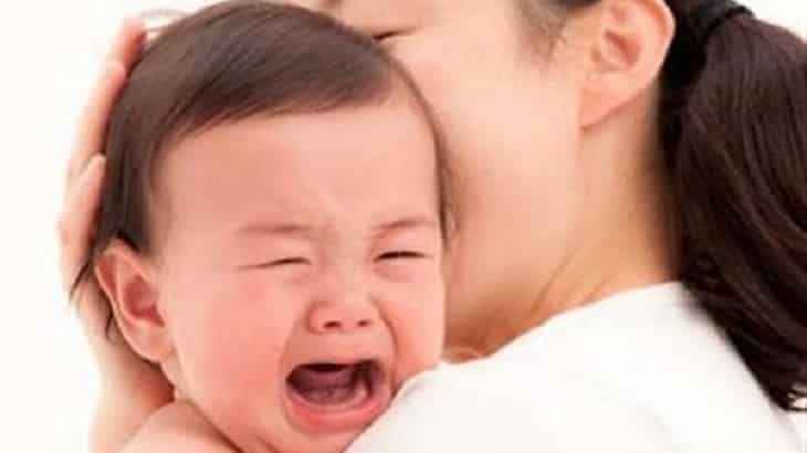 أسباب بكاء الطفل الرضيع المستمر وكيفية تهدئته