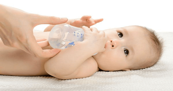 اعراض الجفاف عند الاطفال وكيفية علاجه