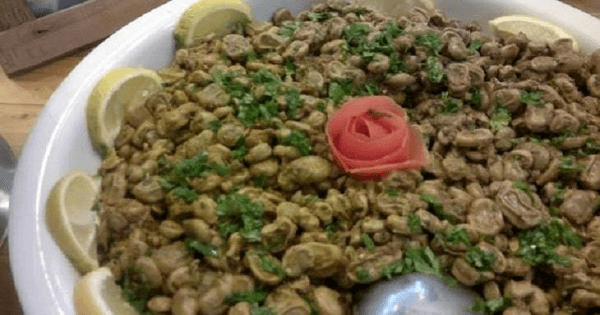 طريقة عمل الفول المدمس بالبيض المسلوق