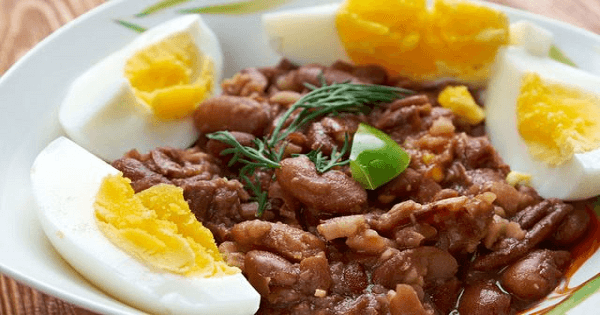طريقة عمل الفول بالبيض المسلوق خطوة بخطوة