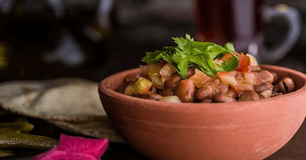طريقة عمل الفول بالبيض المسلوق خطوة بخطوة