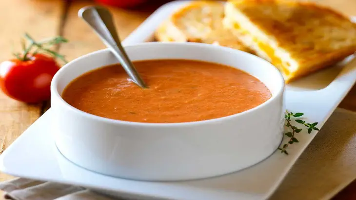 طريقة عمل شوربة الطماطم بالصور والخطوات