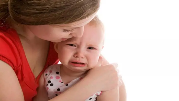 أسباب بكاء الطفل الرضيع المستمر وكيفية تهدئته