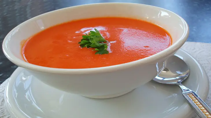 طريقة عمل شوربة الطماطم بالصور والخطوات