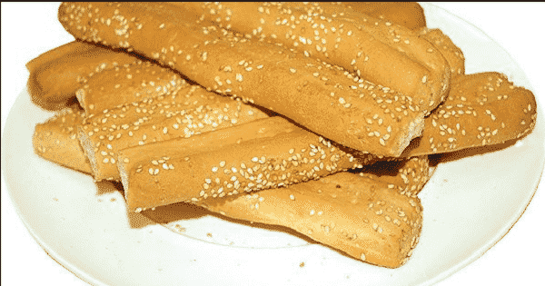 طريقة عمل البقسماط بالسمسم بالصور خطوة بخطوة