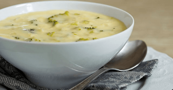 طريقة عمل شوربة البروكلي بالجبن بالصور خطوة بخطوة