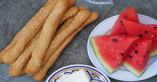 طريقة عمل البقسماط بالسمسم بالصور خطوة بخطوة
