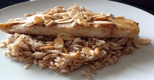 طريقة عمل ارز السمك البني بالصور والخطوات