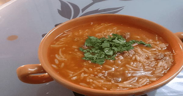 طريقة عمل شوربة لسان العصفور بشوربة الفراخ