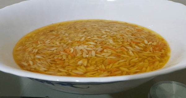 طريقة عمل شوربة لسان العصفور بشوربة الفراخ