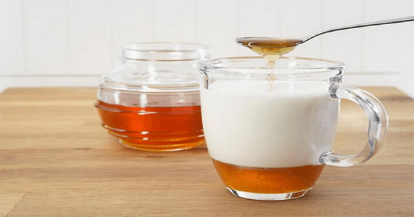 فوائد شرب الحليب مع العسل على الريق وطرق تحضيره