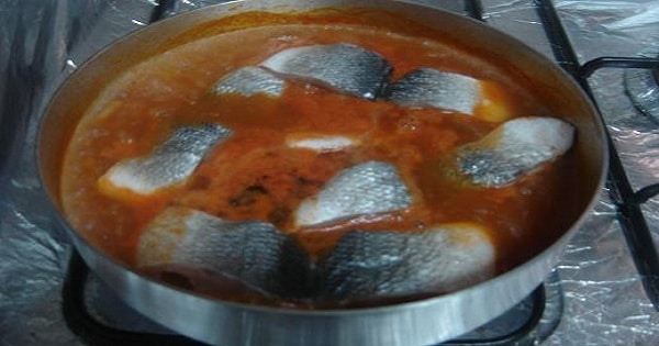 طريقة عمل سمك القراميط بالصلصة