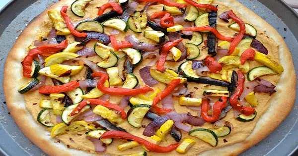 طريقة عمل البيتزا الصيامى بالخضروات بالصور