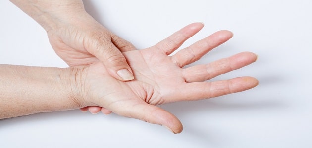 أعراض إلتهاب الأعصاب في اليد وعلاجه بالأعشاب