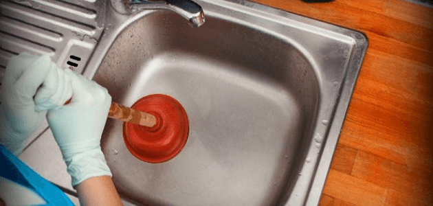 أفضل طريقة لتسليك الحوض، لا تطلبي السباك