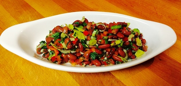 سلطة البقوليات بالصوص والزبادي