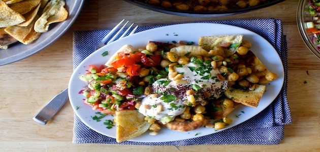 سلطة البقوليات بالصوص والزبادي