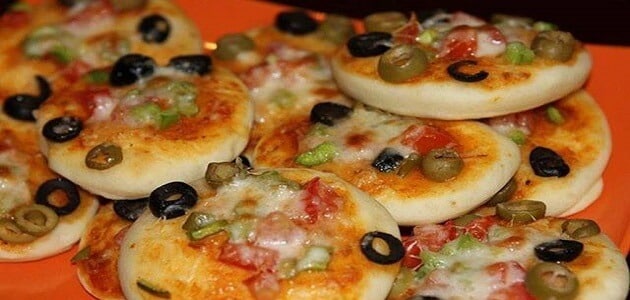 طريقة عمل الميني بيتزا سهلة وبدون خميرة