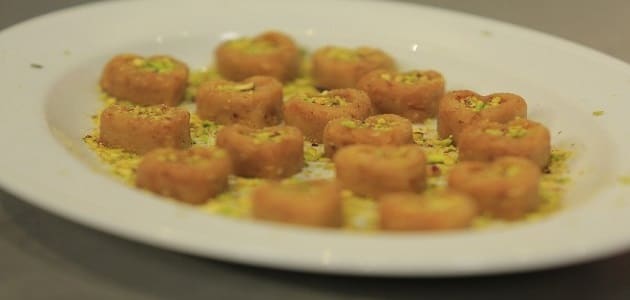 طريقة عمل سد الحنك بالعسل الأسود والدقيق