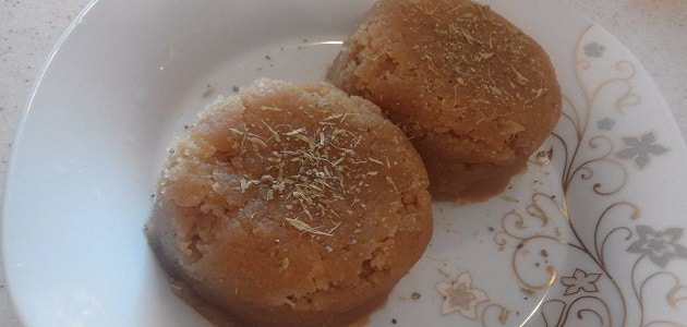 طريقة عمل سد الحنك بالعسل الأسود والدقيق