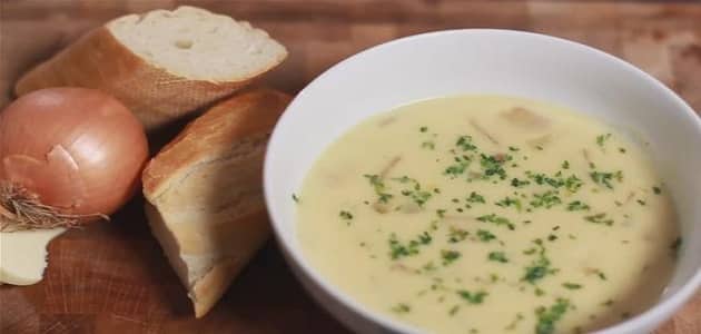 طريقة عمل شوربة البصل بالكريمة