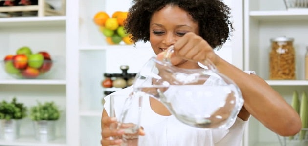 فوائد شرب الماء قبل الأكل بنصف ساعة