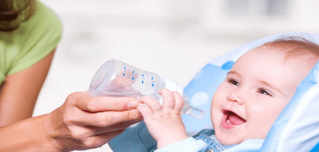 متى يشرب الطفل الرضيع الماء وكمية الماء التي يحتاجها