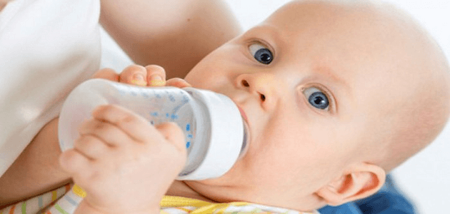 متى يشرب الطفل الرضيع الماء وكمية الماء التي يحتاجها