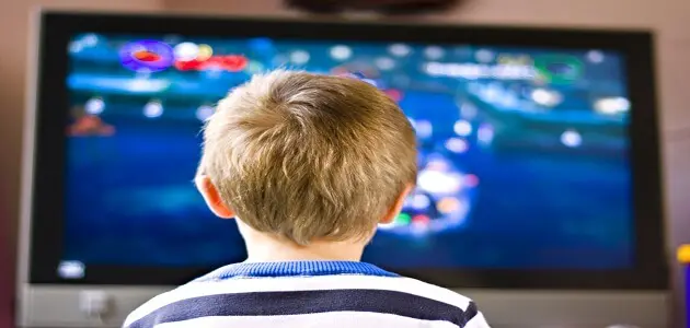 ايجابيات وسلبيات التلفاز على الأطفال