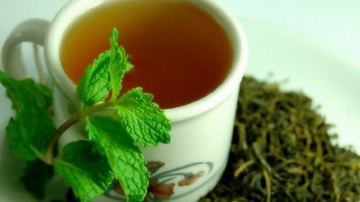 فوائد واضرار الشاي الأخضر على الريق