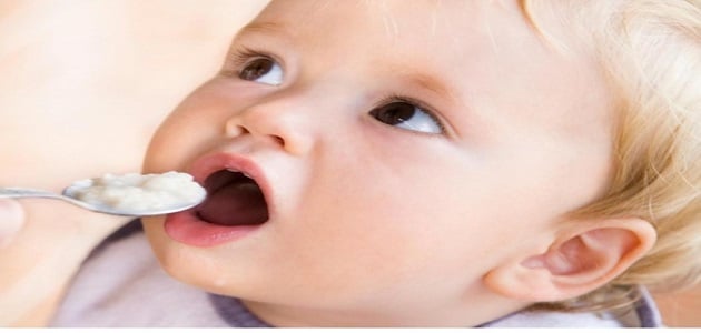كيفية تغذية الطفل الرضيع بالتفصيل