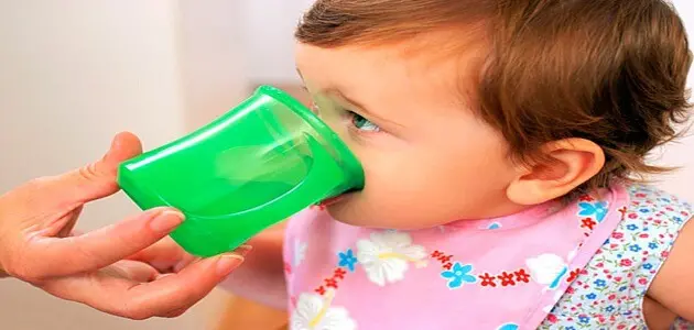 متى يشرب الطفل الرضيع الماء وكمية الماء التي يحتاجها