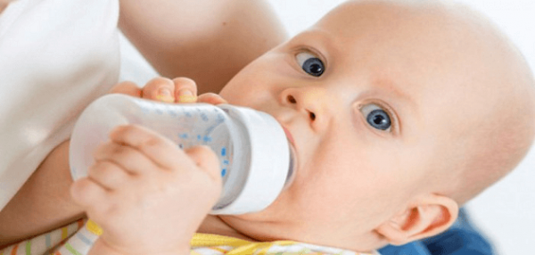 متى يشرب الطفل الرضيع الماء وكمية الماء التي يحتاجها ماميتو
