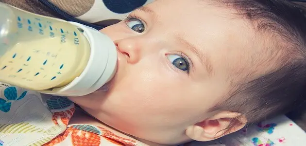 هل الرضاعة الطبيعية مع الصناعية تضر الطفل
