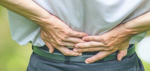 أسباب ألم وسط الظهر عند الإستيقاظ من النوم