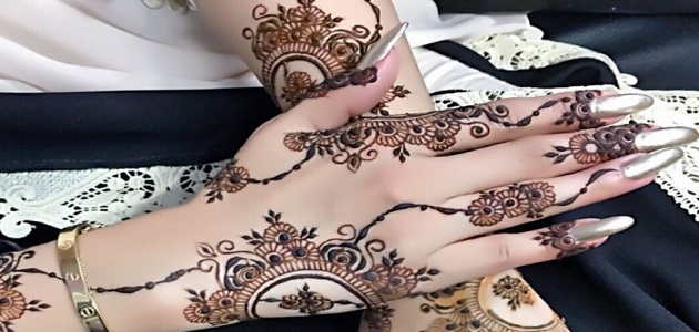 مكونات الحنة السوداء للرسم والنقش