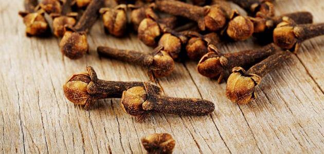 أضرار القرنفل علي الأسنان