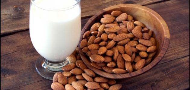 الاثار الجانبية لاستخدام حليب اللوز على البشرة والوجه