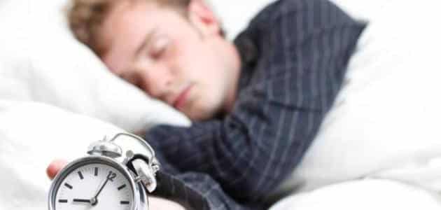 عدد ساعات النوم الصحي والطبيعي للشخص البالغ