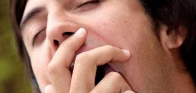 اسباب كثرة التثاؤب المصحوب بالدموع اثناء الصلاة